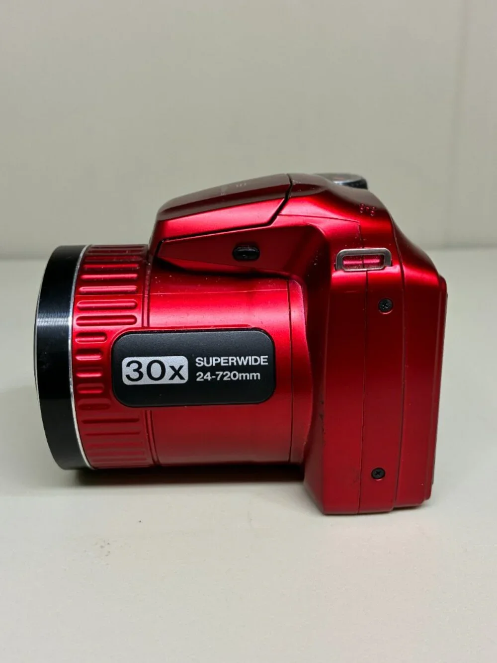Fujifilm FinePix S Series S4800 16 MP 30x Super Wide Zoom For Parts & Or Repair